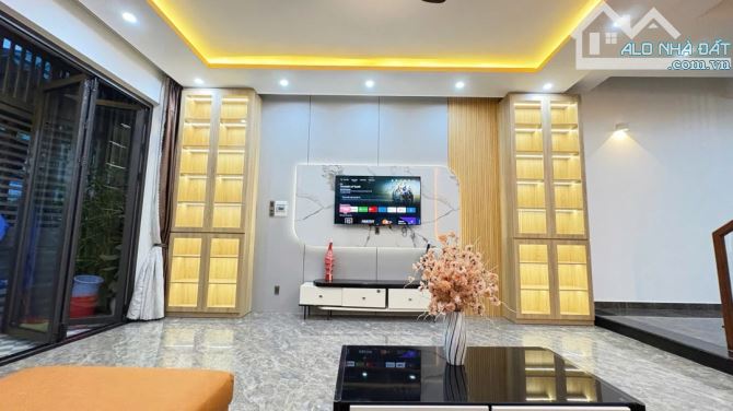 Mặt Tiền Huy Cận - Hải Châu 📍 Vị trí Kinh doanh, sat 3 trường Đại Học - 3 Tầng - Giá 10,9 4