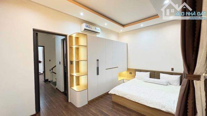 Mặt Tiền Huy Cận - Hải Châu 📍 Vị trí Kinh doanh, sat 3 trường Đại Học - 3 Tầng - Giá 10,9 2