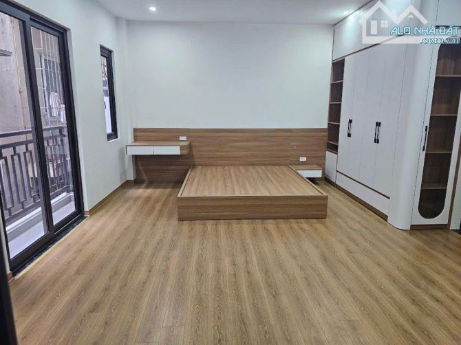 CHÍNH CHỦ CHO THUÊ NHÀ NGÃ TƯ SỞ 6 TẦNG THANG MÁY MỚI TINH 18tr FULL ĐỒ