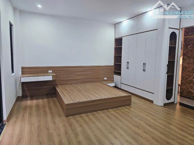 CHÍNH CHỦ CHO THUÊ NHÀ NGÃ TƯ SỞ 6 TẦNG THANG MÁY MỚI TINH 18tr FULL ĐỒ - 1