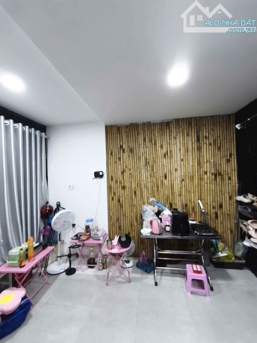 Chỉ 8,2 triệu- CHO THUÊ KIOT - TẠI MTKD Chu Văn An- Ngang khủng 6,7m- 1PN- 1WC 5