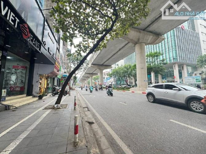 Bán nhà mặt phố Cầu Giấy, DT 200m2 - 100 tỷ.