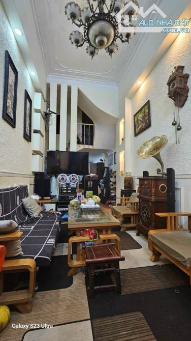 Bán nhà chính chủ ở đống đa diện tích 66 m mặt ngõ kinh doanh ,ngõ thông