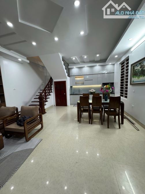 Bán Nhà Võng Thị Tây Hồ 45M-5 tầng- Lô góc thoáng- 50M Ra Bờ hồ-5m ra Oto