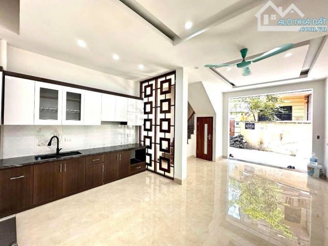 TÂY HỒ XUÂN LA Ô TÔ VÀO NHÀ - LÔ GÓC 5 TẦNG GIÁ 11 TỶ 500.