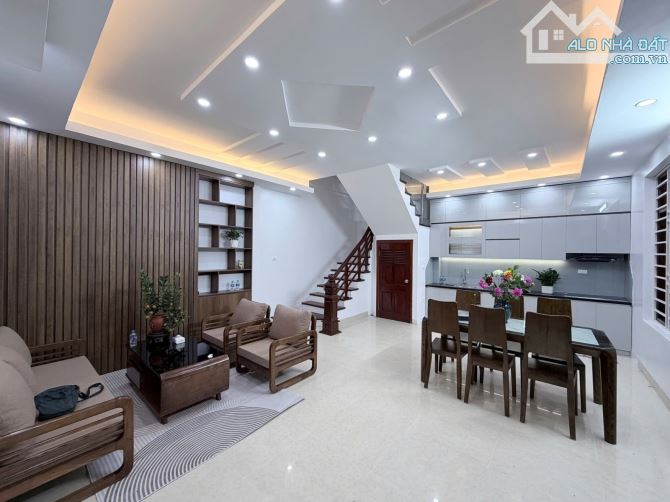 Bán Nhà Võng Thị Tây Hồ 45M-5 tầng- Lô góc thoáng- 50M Ra Bờ hồ-5m ra Oto