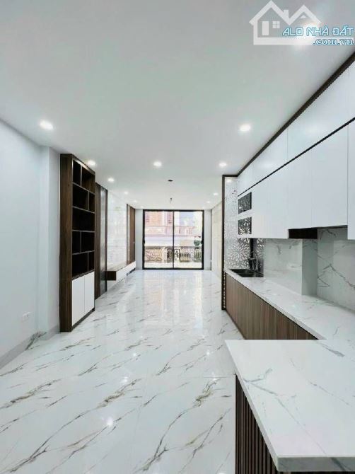 BÁN NHÀ PHỐ KIM ĐỒNG DIỆN TÍCH 45M2 ×7 TẦNG THANG MÁY CÓ VỈA HÈ GIA ĐÌNH THIỆN CHÍ BÁN.