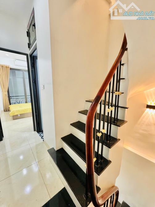 Bán nhà : Bạch Mai : Dtsd 24m2 - Lô Góc - 4Tầng 1tum - 3ngủ - 15m ra mặt phố oto tránh