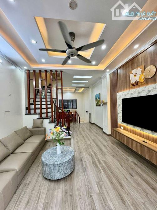 Ô TÔ 7 CHỖ VÀO NHÀ - KINH DOANH - 2 THOÁNG VĨNH VIỄN - PHÂN LÔ NGÕ THÔNG BÀN CỜ - SỔ VUÔNG