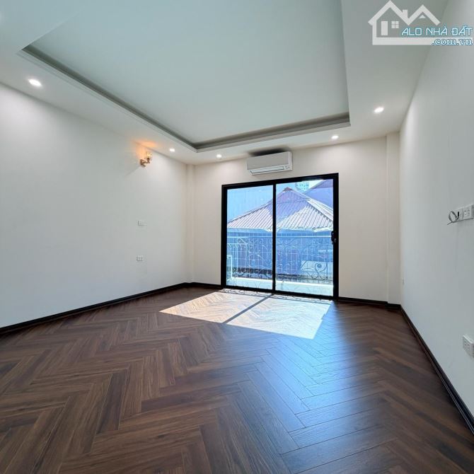 Bán Nhà Tôn Đức Thắng 79m2 x 5 Tầng x Mt 4.6m - 300tr/m Ô Tô Tránh Thang Máy KD.