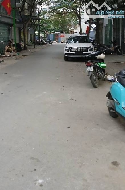 Bán nhà phân lô vỉa hè khu Tây Nam Linh Đàm - Hoàng Mai - Ô tô đỗ cửa vào nhà - MT 5M