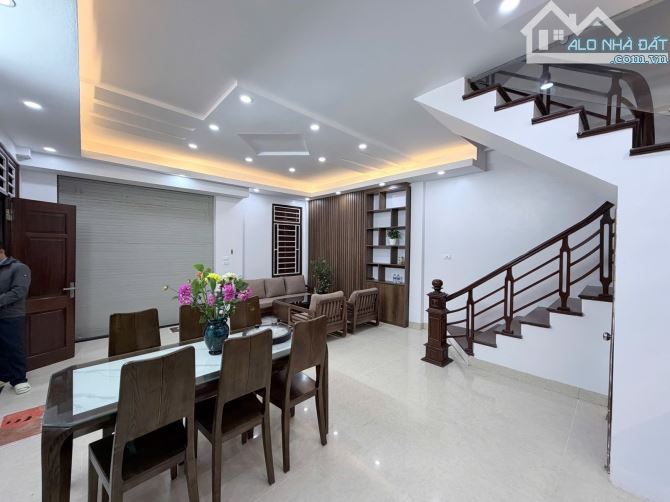 Bán Nhà Võng Thị Tây Hồ 45M-5 tầng- Lô góc thoáng- 50M Ra Bờ hồ-5m ra Oto