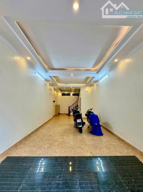 Ô TÔ 7 CHỖ VÀO NHÀ - KINH DOANH - 2 THOÁNG VĨNH VIỄN - PHÂN LÔ NGÕ THÔNG BÀN CỜ - SỔ VUÔNG