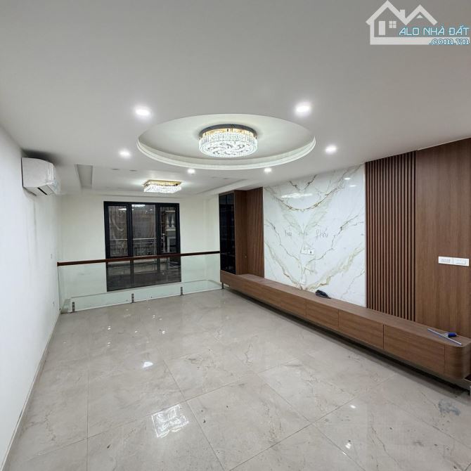 Bán Nhà Tôn Đức Thắng 79m2 x 5 Tầng x Mt 4.6m - 300tr/m Ô Tô Tránh Thang Máy KD.