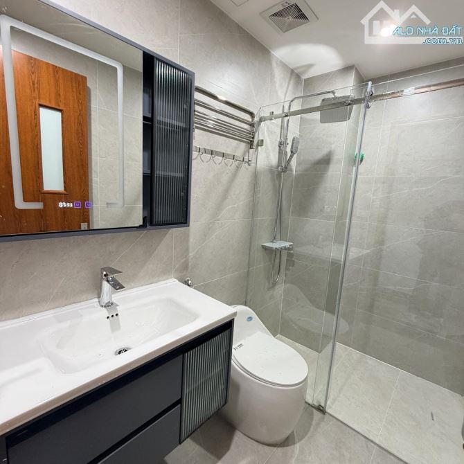 Bán Nhà Tôn Đức Thắng 79m2 x 5 Tầng x Mt 4.6m - 300tr/m Ô Tô Tránh Thang Máy KD.