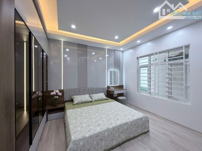 Bán Nhà Võng Thị Tây Hồ 45M-5 tầng- Lô góc thoáng- 50M Ra Bờ hồ-5m ra Oto