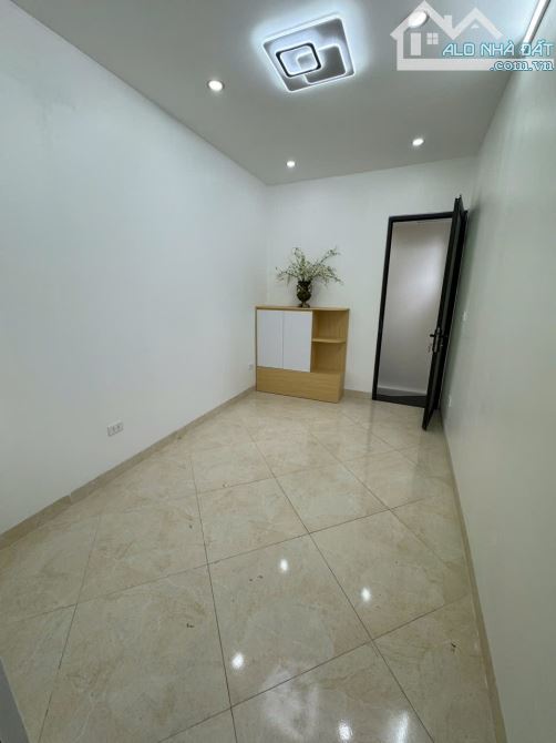 Bán nhà : Bạch Mai : Dtsd 24m2 - Lô Góc - 4Tầng 1tum - 3ngủ - 15m ra mặt phố oto tránh