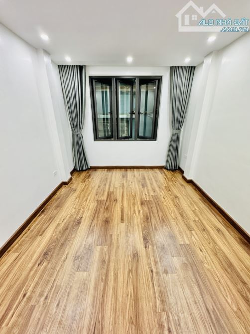 Bán Nhà : ngã 3 Tạ Quang Bửu - Bạch Mai : 25m2 - 4tầng ở luôn - 25m ra mặt 2 phố lớn