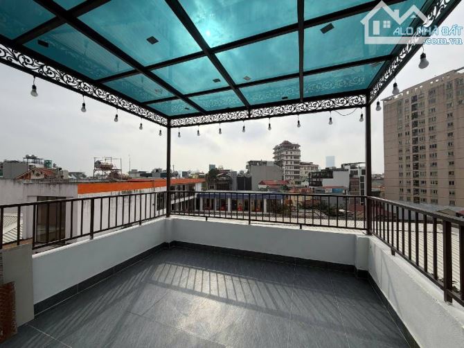 Bán siêu phẩm nhà phố Lạc Long Quân 40m2 x 7 tầng - Thang máy - Ô tô đỗ Cổng chỉ 17 tỷ.