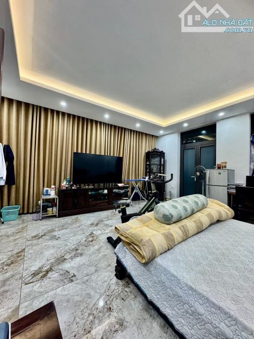 Biệt thự KĐT Định Công lô góc oto tránh vỉa hè thang máy 85m2 x mtiền 5m. Giá 42 tỷ