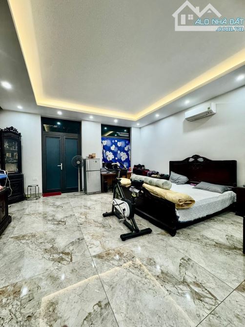 Biệt thự KĐT Định Công lô góc oto tránh vỉa hè thang máy 85m2 x mtiền 5m. Giá 42 tỷ