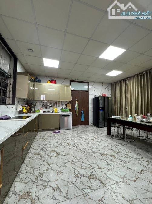 Biệt thự KĐT Định Công lô góc oto tránh vỉa hè thang máy 85m2 x mtiền 5m. Giá 42 tỷ