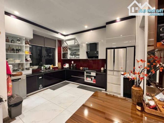 BÁN NHÀ MẶT PHỐ CẦU GIẤY, KINH DOANH BẤT CHẤP, LÔ GÓC 2 THOÁNG, DT 58M2, MT 5M, HƠN 19 TỶ