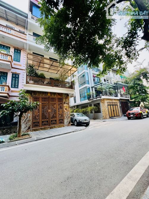 Biệt thự KĐT Định Công lô góc oto tránh vỉa hè thang máy 85m2 x mtiền 5m. Giá 42 tỷ