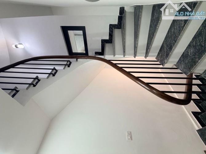 TÂY HỒ - NHÀ MỚI THANG MÁY- VIEW ĐẠI LỘ SÔNG HỒNG, THOÁNG MÁT