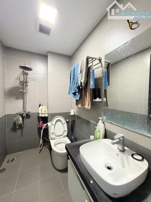 Nhà dân xây ngõ 276 Đại Từ, oto đỗ 50m, sổ 46m2 x 6 ngủ. Giá 9.25 tỷ