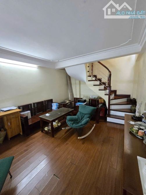 Cần bán phân lô Tôn Đức Thắng, ngõ thông oto tránh 15m, dân xây 30m2 x 6 tầng. Giá 9.9 tỷ