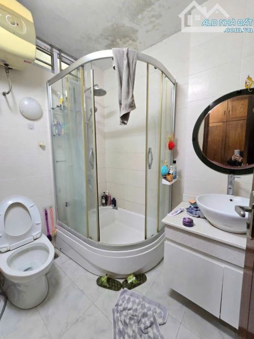 Cần bán phân lô Tôn Đức Thắng, ngõ thông oto tránh 15m, dân xây 30m2 x 6 tầng. Giá 9.9 tỷ