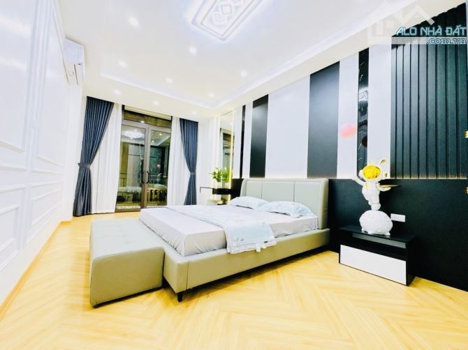 BÁN NHÀ P.KIM NGƯU-Q.HBT NHÀ ĐẸP PHÂN LÔ-Ô TÔ ĐỖ CỬA-SÁT PHỐ-33m2-6 tầng TM-mt 5.7m-13.5tỷ