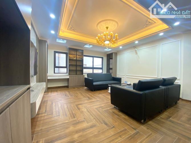 LẠC LONG QUÂN - NHÀ 6 TẦNG THANG MÁY XỊN SÒ Ô TÔ ĐỖ CỬA NGÕ THÔNG - - GẦN PHỐ -CHO THUÊ