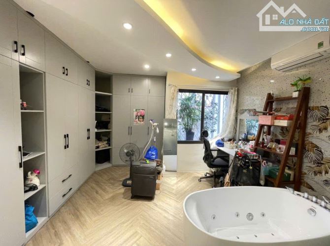 Bán nhà mặt phố Quan Nhân, Thanh Xuân, 96m2*5 tầng thang máy, MT 5.5m, hai thoáng, 22.8 tỷ