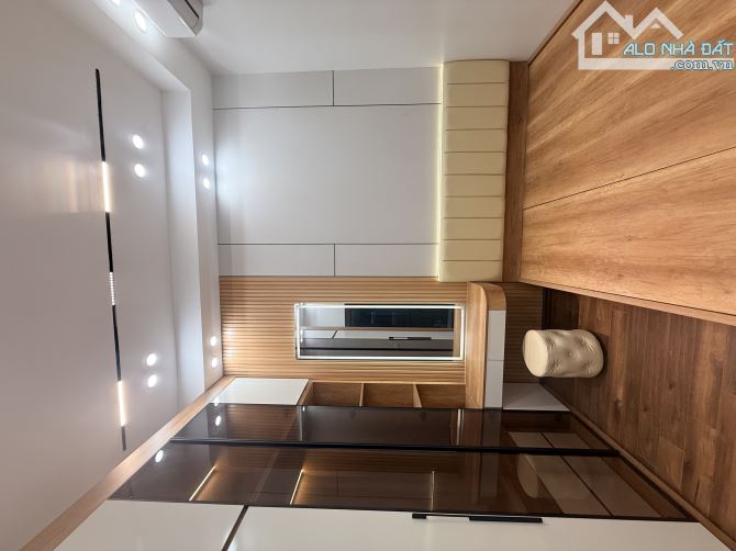 CHÍNH CHỦ CẦN BÁN nhỉnh 9 tỷ 43m2 x5 tầng thang máy, ra đường 3 ô tô tránh 50m