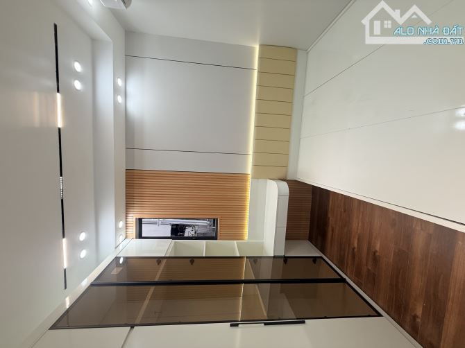 CHÍNH CHỦ CẦN BÁN nhỉnh 9 tỷ 43m2 x5 tầng thang máy, ra đường 3 ô tô tránh 50m