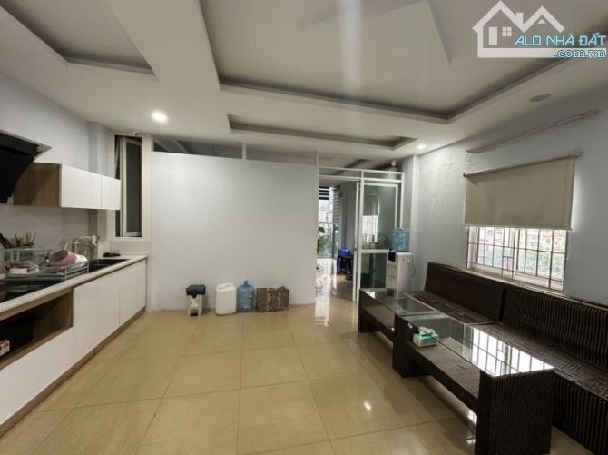 Bán nhà ven hồ Phương Mai - 7 tầng thang máy - kinh doanh đỉnh