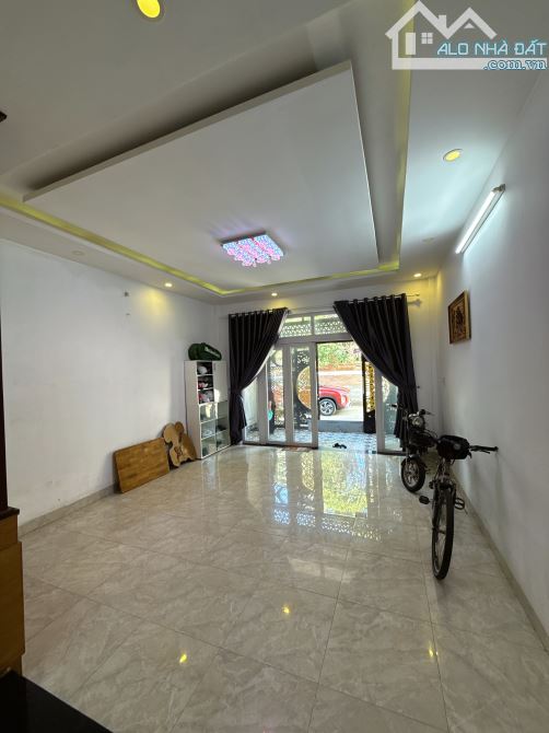 NHÀ 3 MÊ KIÊN CỐ HẺM AMA KHÊ: Giá 5,9 tỷ - 2