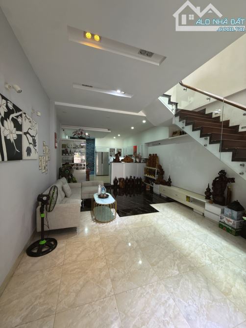 NHÀ 3 MÊ KIÊN CỐ HẺM AMA KHÊ: Giá 5,9 tỷ - 4