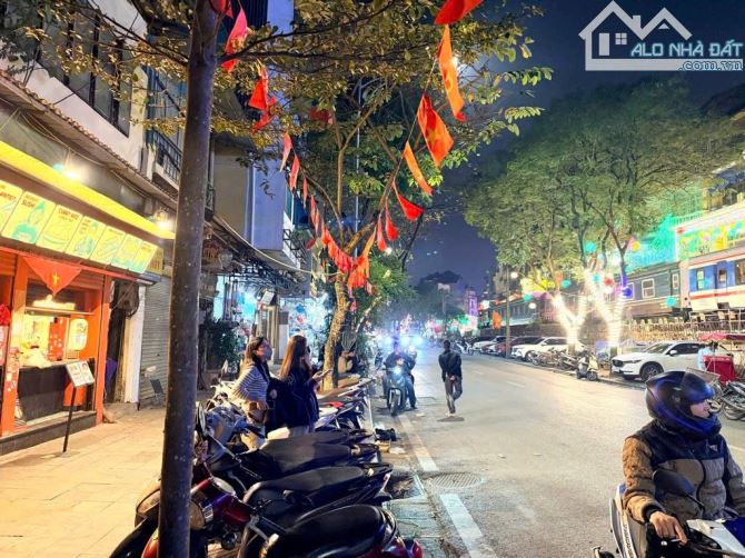 Bán căn hộ Phố Phùng Hưng, tầng 2, 60m2 x 3 ngủ - Sổ riêng - Nhà đẹp, KD, 1 bước ra phố