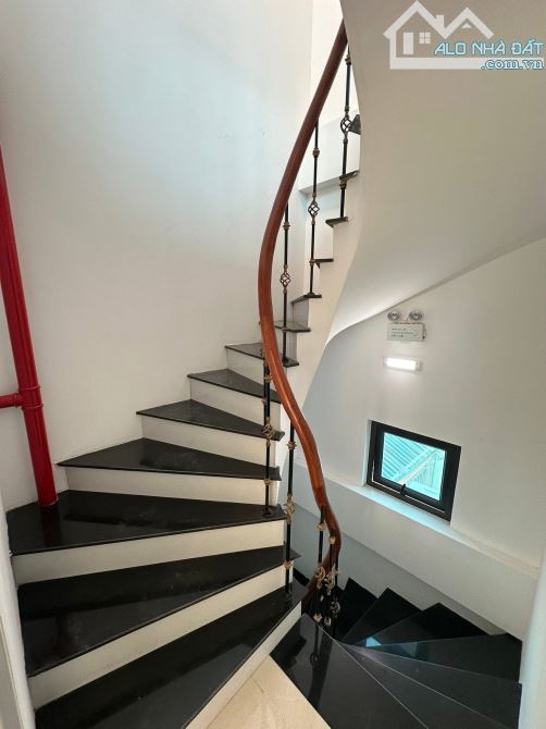 Giảm chào 2 tỉ! Bán nhà mặt phố Nguyễn Ngọc Nại, 120m2, 8 tầng 1 hầm, mặt tiền 6m, 65 tỉ