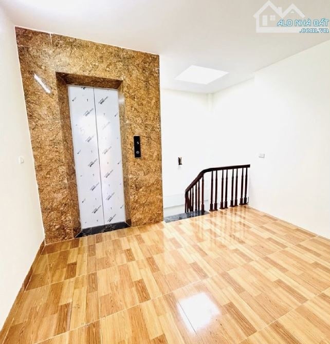 42m,5T-GIÁ TỐT-PHÂ LÔ - GARA Ô TÔ -THANG MÁY - FULL CÔNG NĂNG - NHIỀU TIỆN ÍCH XUNG QUANH