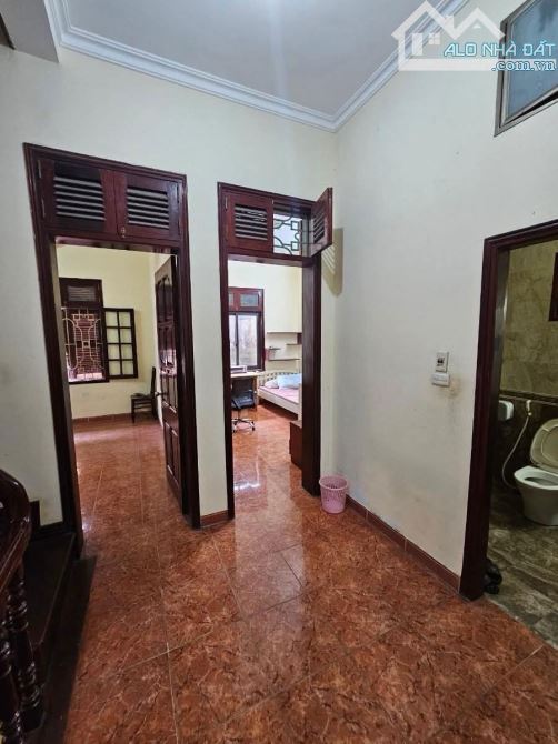 SIÊU PHẨM MẶT NGÕ Ô TÔ – KINH DOANH ĐỈNH – MẶT TIỀN KHỦNG Vị trí: phố Lạc Long Quân