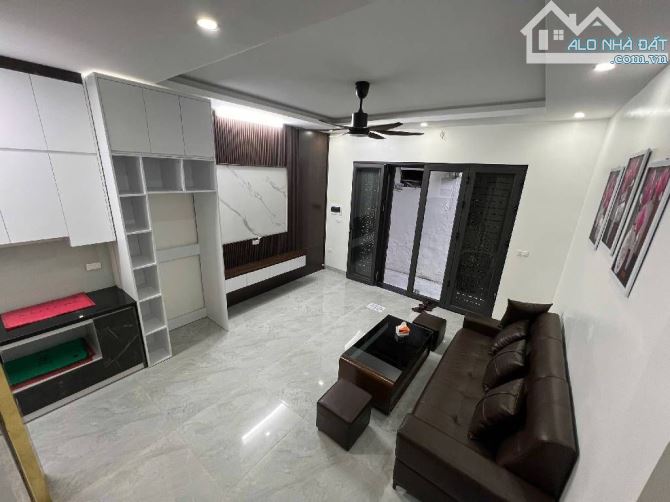 Bán nhà phố Minh Khai-Nguyễn Văn Viên (gần timecity) 5 tầng thang máy 3 ngủ 40m2 TT Hai Bà