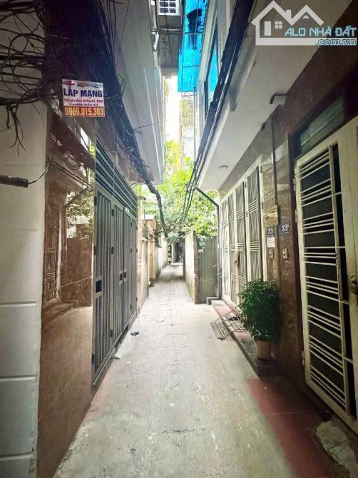 Bán Nhà Phố Lê Thanh Nghị, 6 tầng thang máy 5 phòng studio - lô góc, ngõ thông kinh doanh