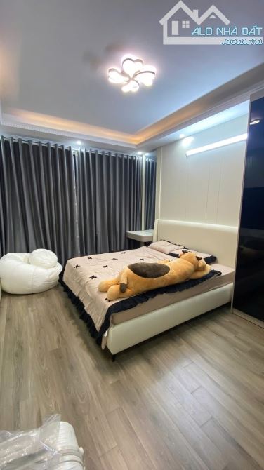 Bán nhà phố Yên Hòa, Cầu Giấy: dt 30m, mt 3.8m, 5 tầng, giá 9.8 tỷ