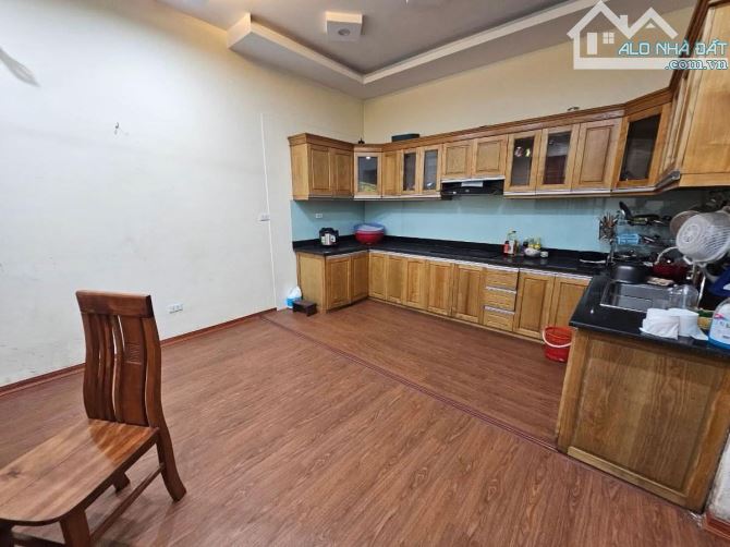 SIÊU PHẨM MẶT NGÕ Ô TÔ – KINH DOANH ĐỈNH – MẶT TIỀN KHỦNG Vị trí: phố Lạc Long Quân