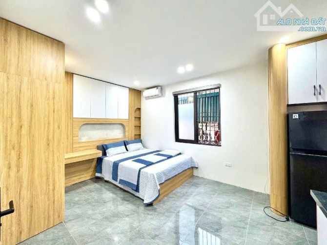 Bán Nhà Phố Lê Thanh Nghị, 6 tầng thang máy 5 phòng studio - lô góc, ngõ thông kinh doanh