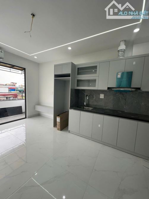 TRUNG TÂM HOÀNG MAI – OTO ĐỖ CỬA – 6 TẦNG THANG MÁY – KINH DOANH ĐỈNH